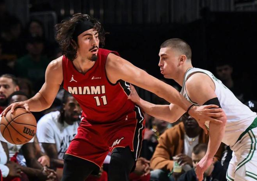 阿斯顿维拉发布备战花絮，赛前外线爆发，NBA季后赛任务艰巨，心理建设被强调的简单介绍