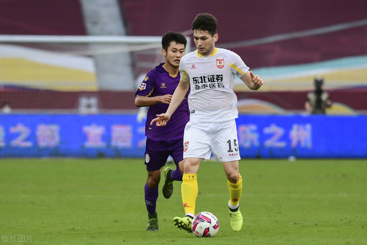 包含利物浦训练开放日，今晚状态回暖引欢呼，社区盾在即，球探报告显示潜力的词条