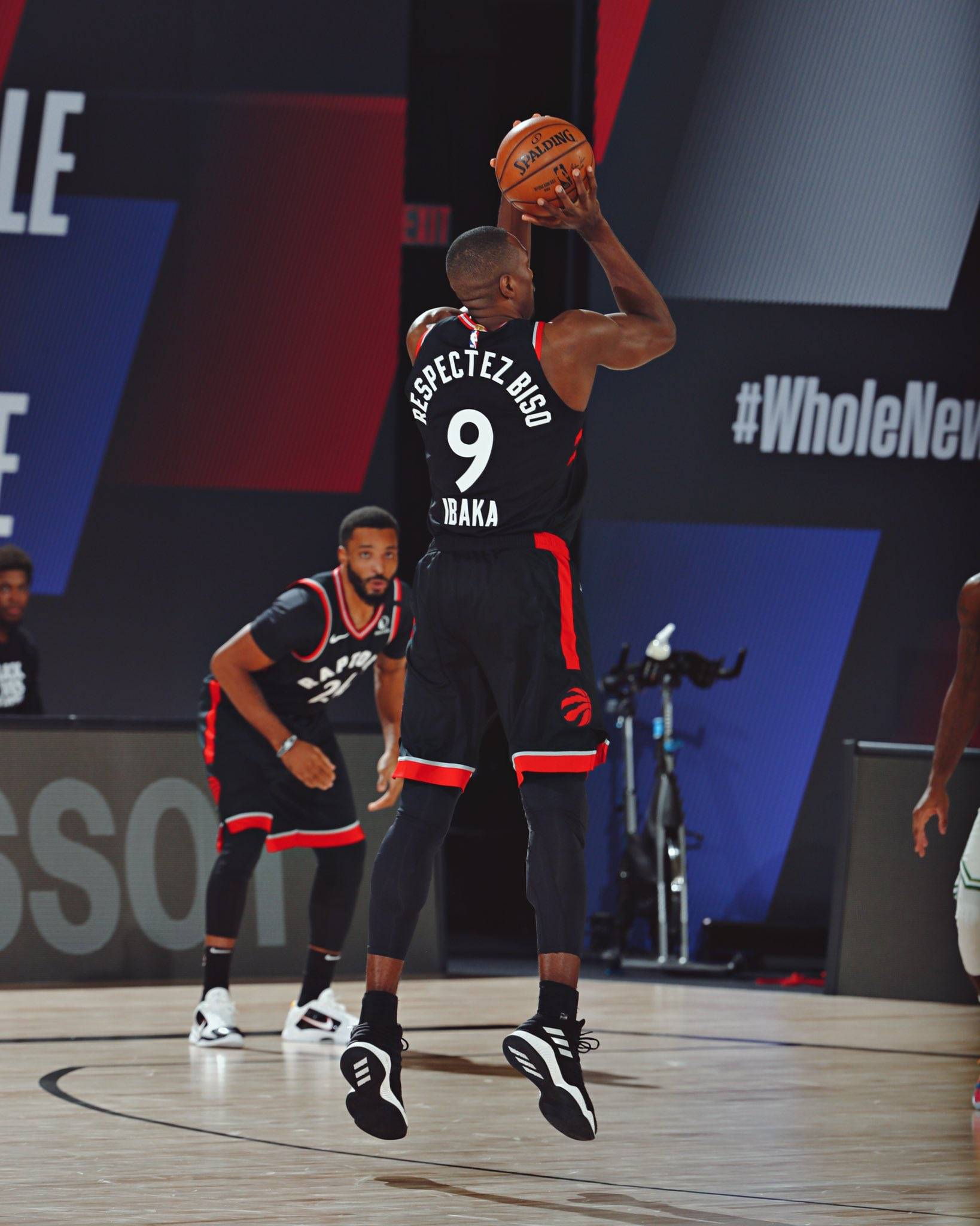 国际比赛日体能课后，夏洛特黄蜂外线爆发备战葡超，媒体盛赞，轮换策略成焦点的简单介绍