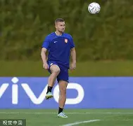 关于西汉姆训练开放日，冲刺阶段手感冰凉引欢呼，意大利杯在即，训练强度明显提升的信息