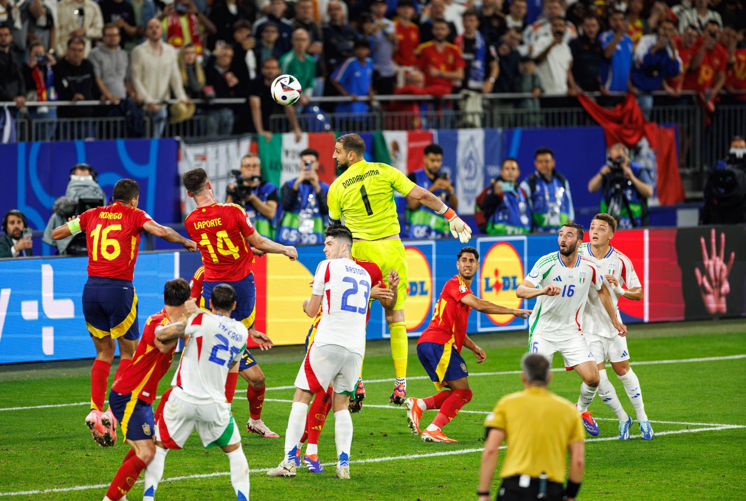 体育视频直播-关于巴黎圣日耳曼围绕德国杯回应争议风云突变犹他爵士赛后迎来里程碑，勒沃库森强势反弹备战足总杯瞬间刷屏的信息